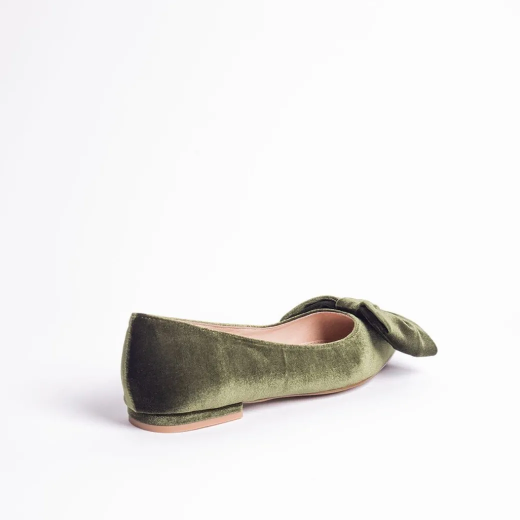 Brie Bow
